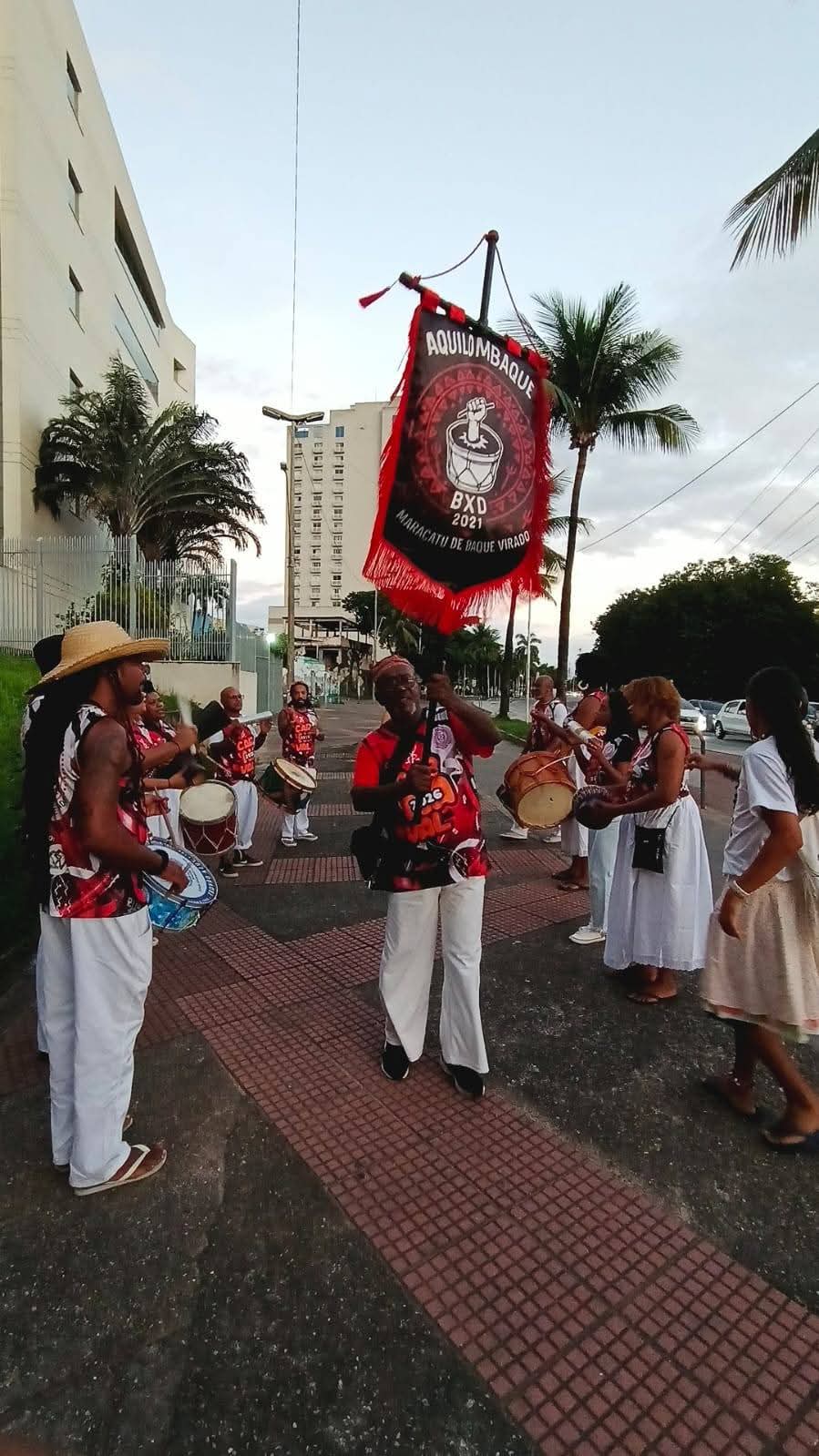 Cortejo de rua do Aquilombaque